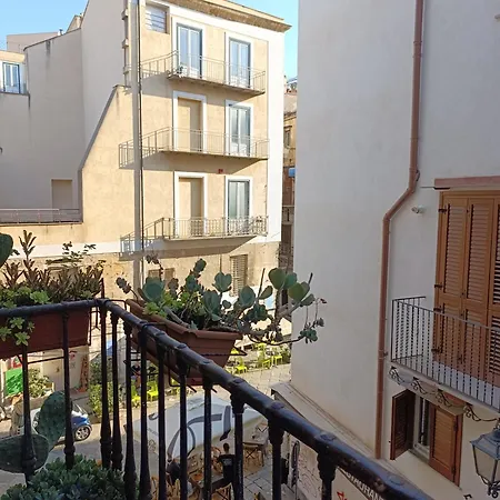 Homestay La Dimora Del Marchese Notarbartolo *